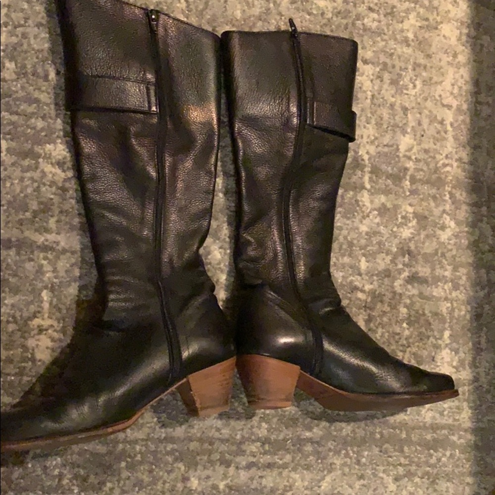 Boots - Picture 3 of 7